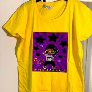 Girl’s graphic tshirt.